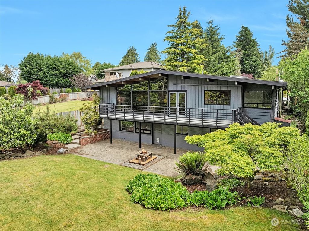 Photo of 18833 1st Place SW, Normandy Park, WA 98166 (MLS # 2271658)