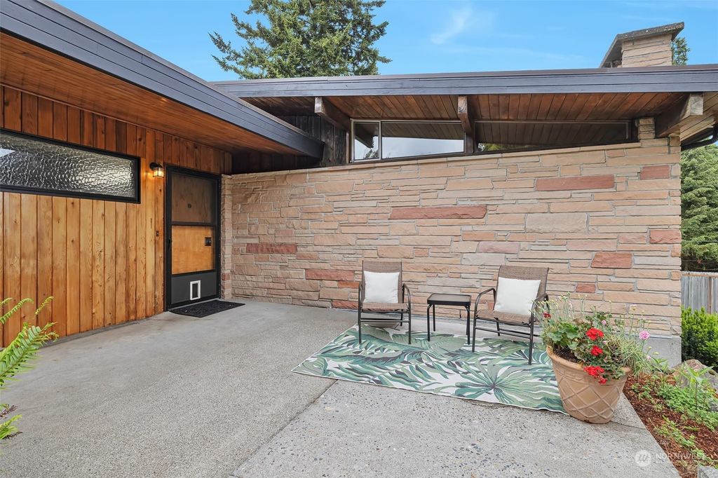 Photo of 18833 1st Place SW, Normandy Park, WA 98166 (MLS # 2271658)