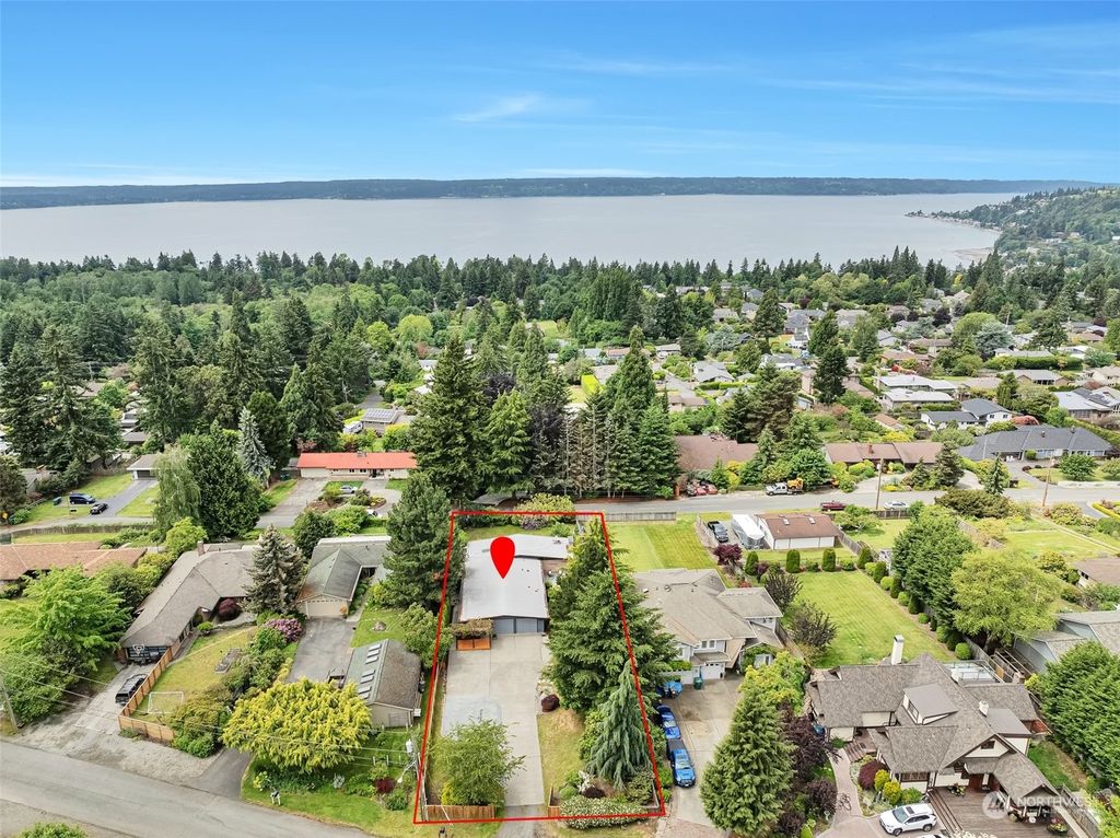 Photo of 18833 1st Place SW, Normandy Park, WA 98166 (MLS # 2271658)