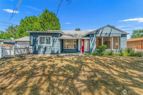 Photo of 845 N Devon Ave AVE, East Wenatchee, WA 98802 (MLS # 2558429)