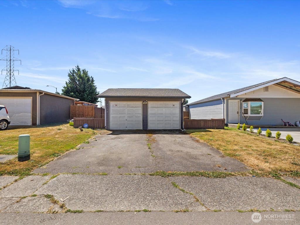 Photo of 8730 13th St NE ST, Lake Stevens, WA 98258 (MLS # 2557118)
