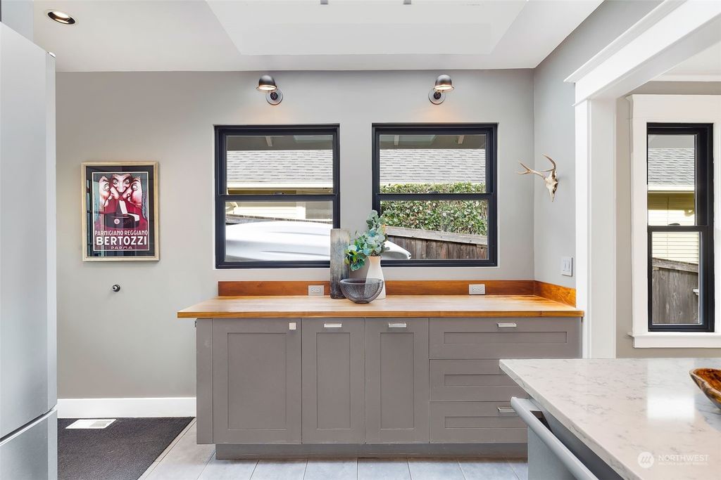 listing image 9361665834965071781