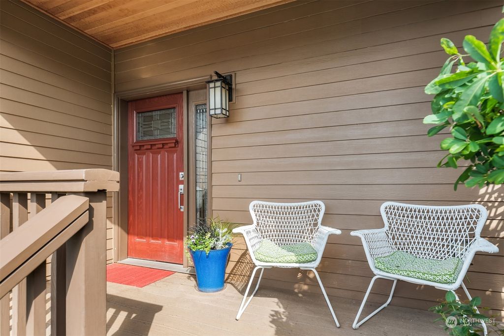 Photo of 4024 NE 57th Street, Seattle, WA 98105 (MLS # 2163040)