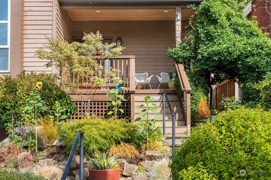 Photo of 4024 NE 57th Street, Seattle, WA 98105 (MLS # 2163040)