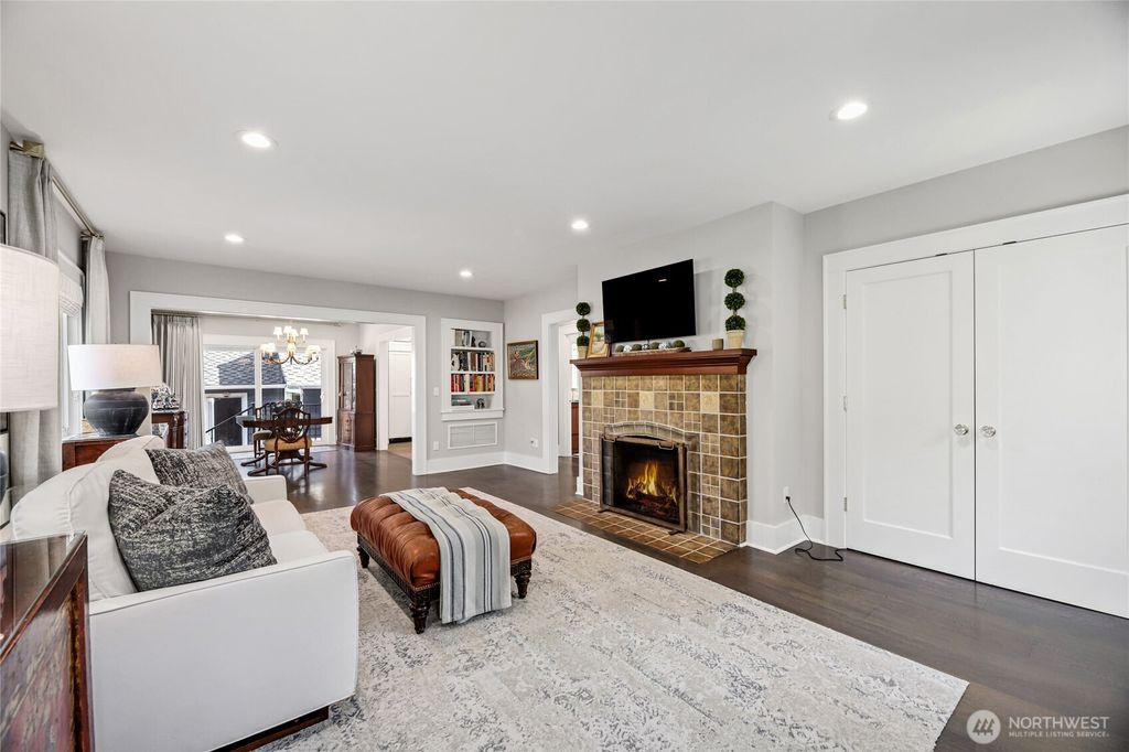 Photo of 4414 SW Atlantic Street, Seattle, WA 98116 (MLS # 2386586)
