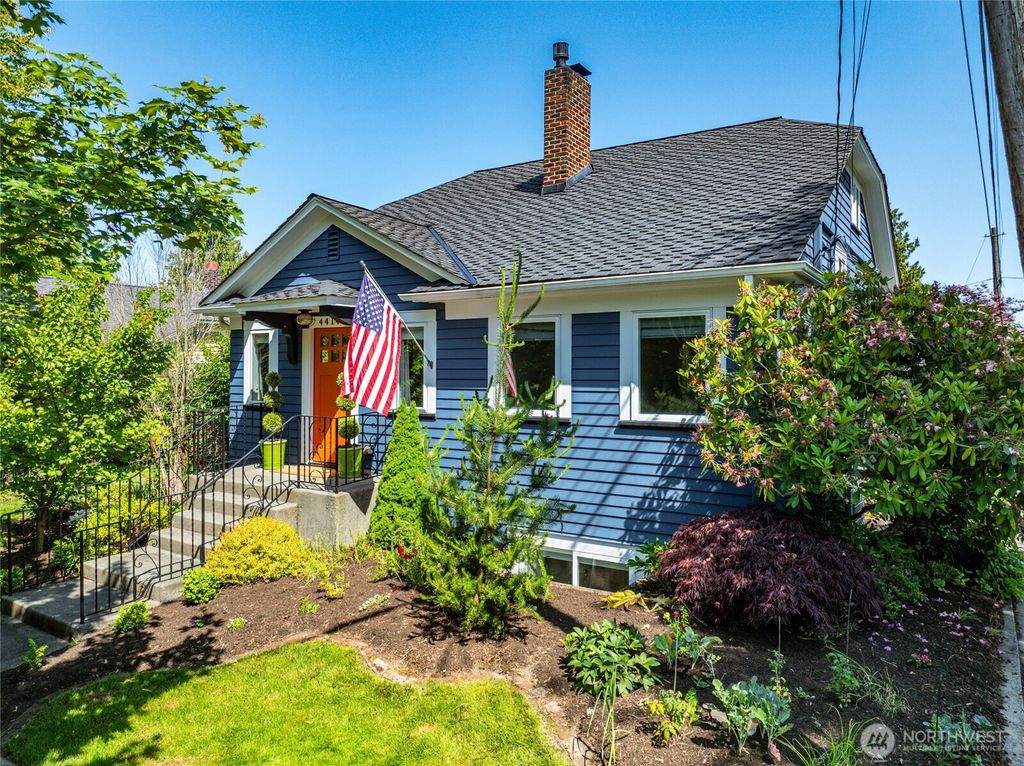 Photo of 4414 SW Atlantic Street, Seattle, WA 98116 (MLS # 2386586)