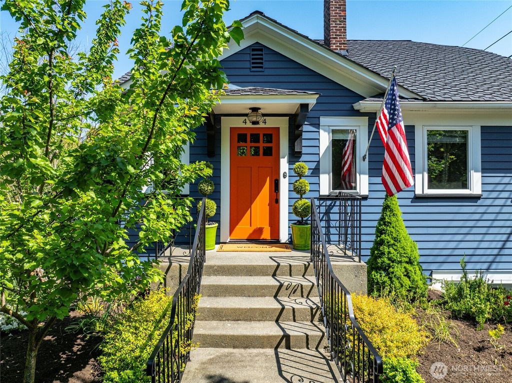 Photo of 4414 SW Atlantic Street, Seattle, WA 98116 (MLS # 2386586)