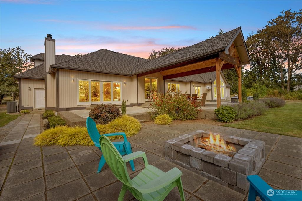 Photo of 16214 230th Avenue SE, Maple Valley, WA 98038 (MLS # 2169888)