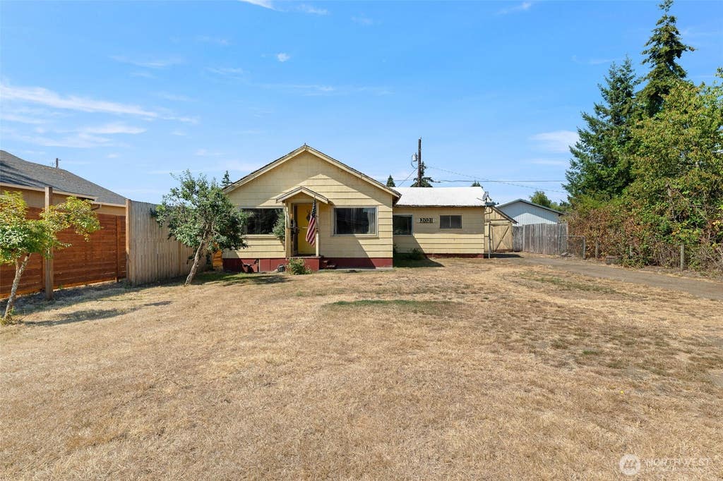 Photo of 2021 N Tower Avenue, Centralia, WA 98531 (MLS # 2571665)