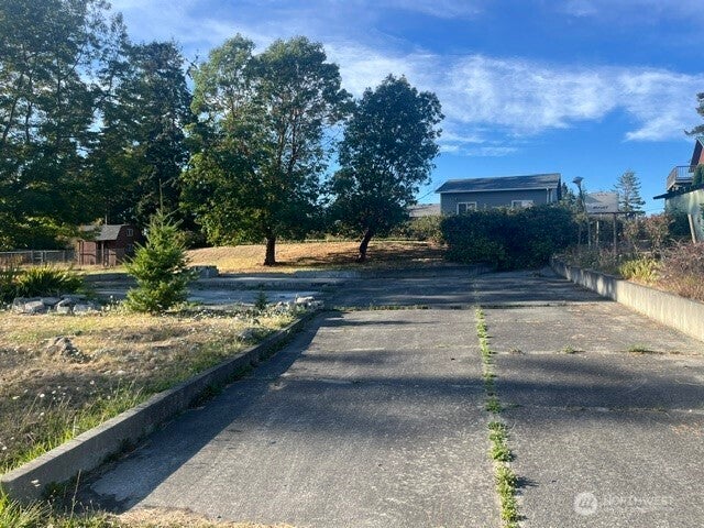 Photo of 1586 Douglas Street, Oak Harbor, WA 98277 (MLS # 2578578)
