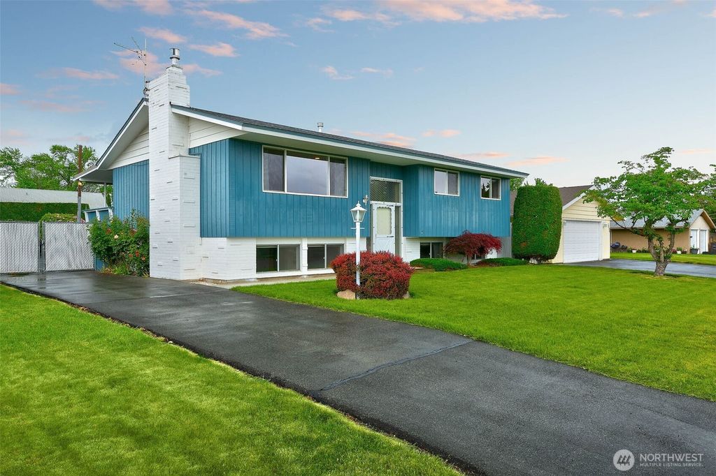 Photo of 1208 S 28th Avenue, Yakima, WA 98902 (MLS # 2522700)