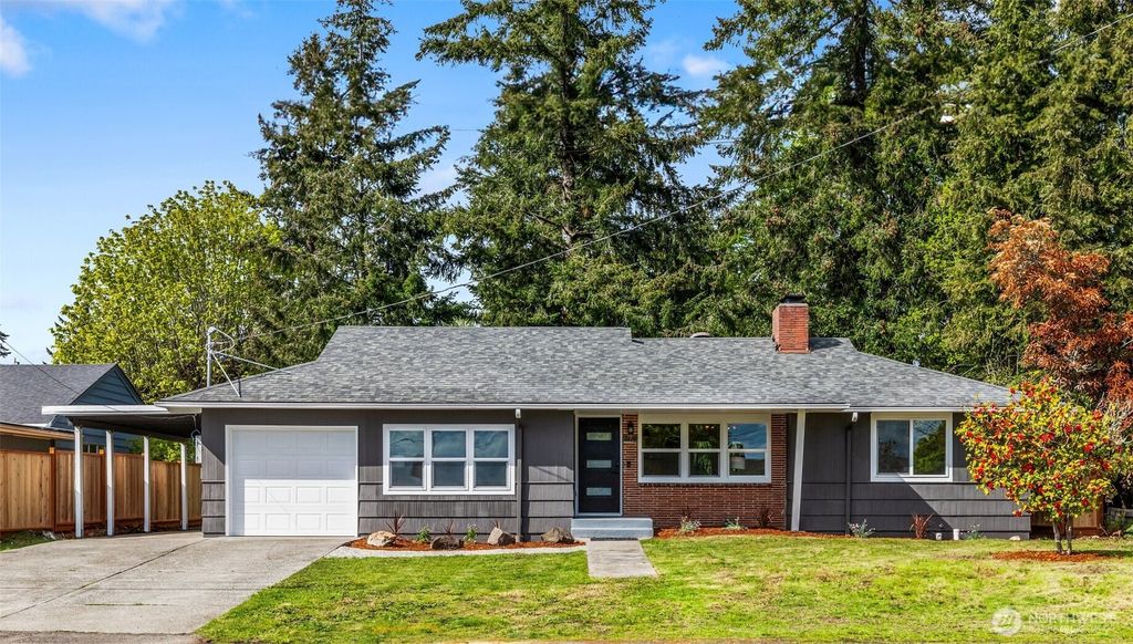 Photo of 2618 SW 170th Street, Burien, WA 98166 (MLS # 2363058)
