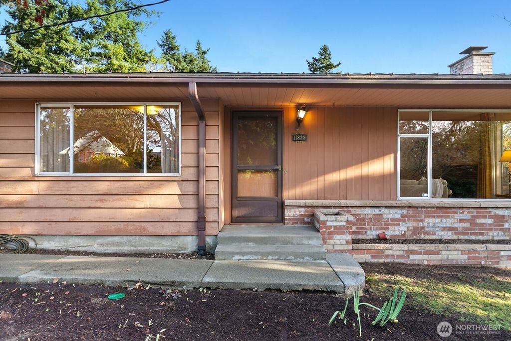 Photo of 11838 18th Avenue SW, Burien, WA 98146 (MLS # 2452141)