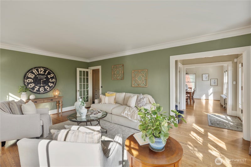 3117 Broadway E