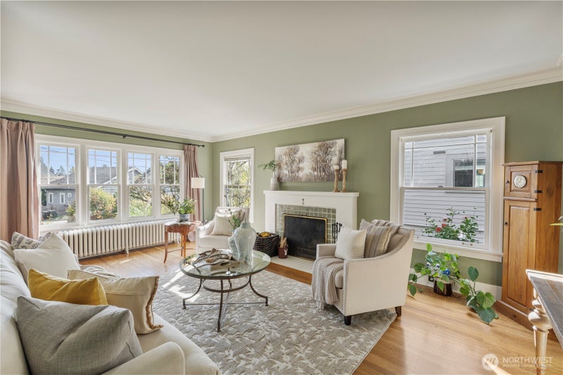 3117 Broadway E