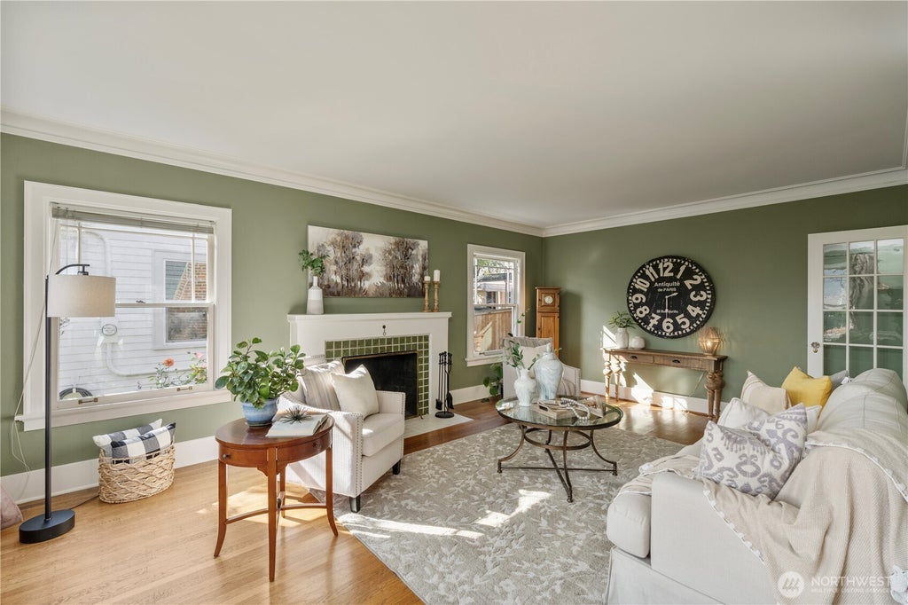Photo of 3117 Broadway E, Seattle, WA 98102 (MLS # 2589394)