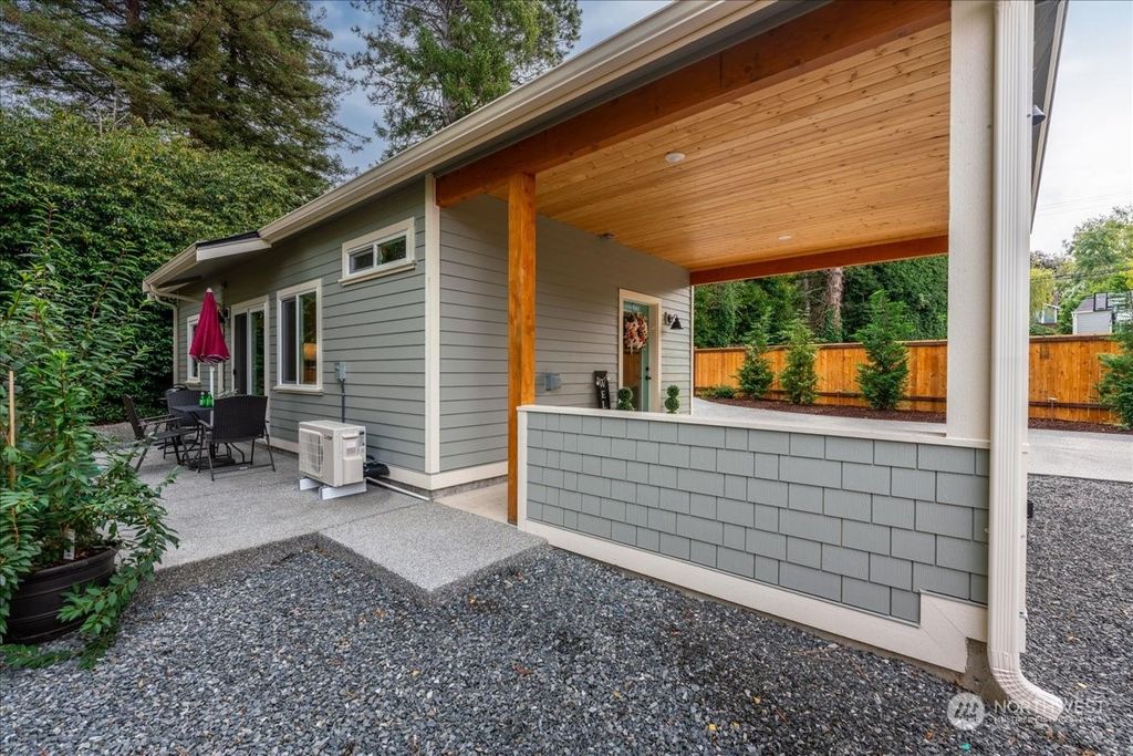 Photo of 3601 W Mukilteo Blvd Blvd #B, Everett, WA 98203 (MLS # 2299443)