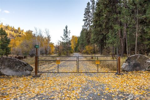Photo of 372 Mad Ranch Lane, Entiat, WA 98822 (MLS # 2460029)