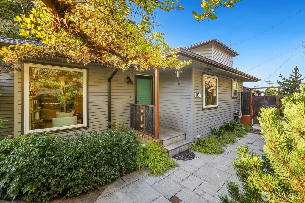 Photo of 5137 SW Admiral Way, Seattle, WA 98116 (MLS # 2441369)