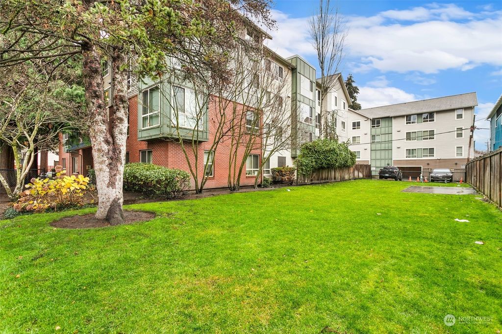 Photo of 18 W Dravus Street, Seattle, WA 98119 (MLS # 2317293)
