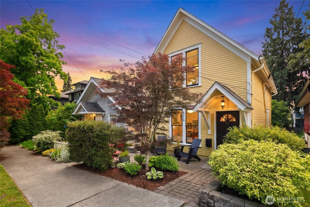 Photo of 6215 27th Avenue NE, Seattle, WA 98115 (MLS # 2538616)
