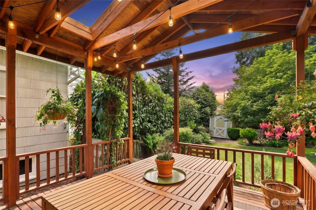 Photo of 6215 27th Avenue NE, Seattle, WA 98115 (MLS # 2538616)