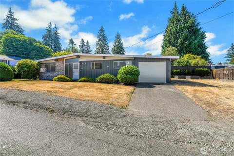 Photo of 317 S 208th Street, Des Moines, WA 98198 (MLS # 2558996)