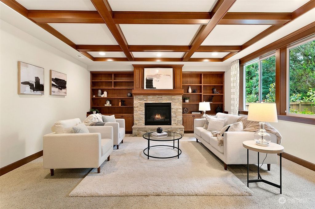 Photo of 8140 NE 117th Place, Kirkland, WA 98034 (MLS # 2130325)