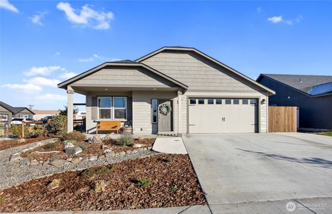 Photo of 1326 E Nen Drive, Moses Lake, WA 98837 (MLS # 2451326)
