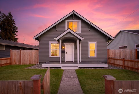 Photo of 1924 4th Street, Marysville, WA 98270 (MLS # 2583143)