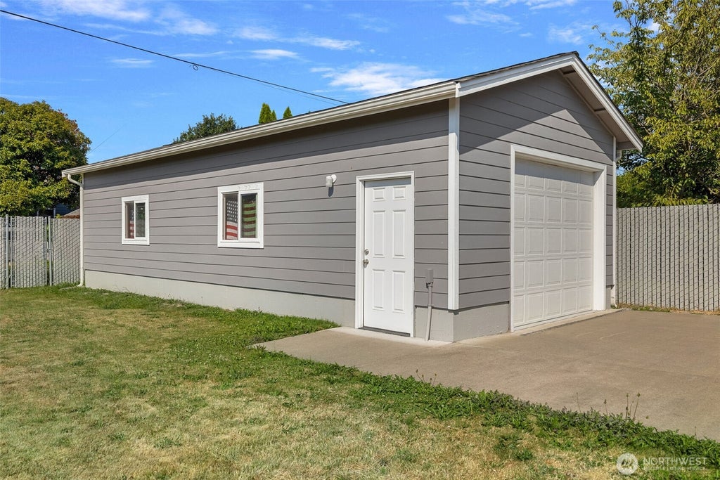 Photo of 516 S Trenton Street, Seattle, WA 98108 (MLS # 2573004)