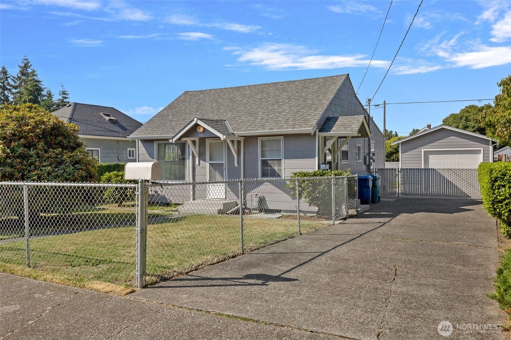 Photo of 516 S Trenton Street, Seattle, WA 98108 (MLS # 2573004)