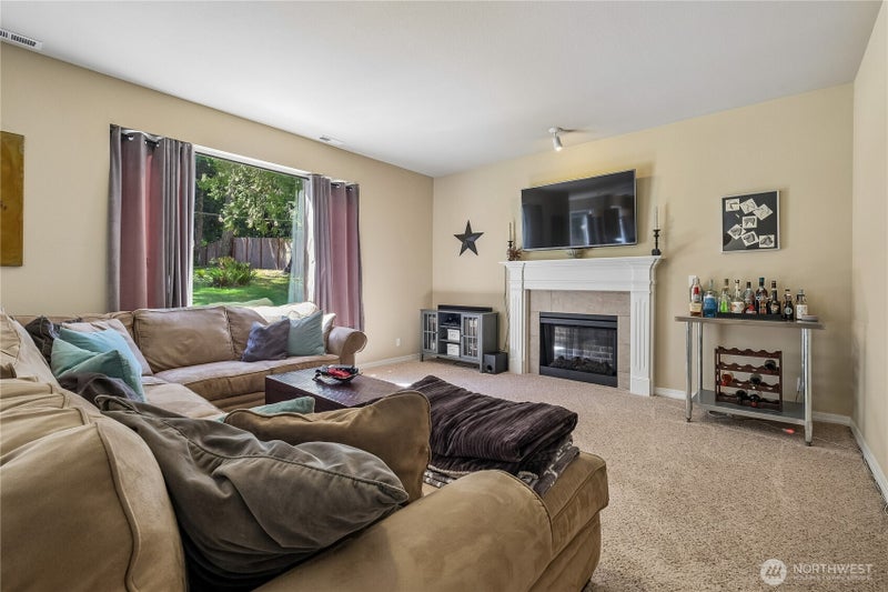 27661 Mcintosh Loop NE