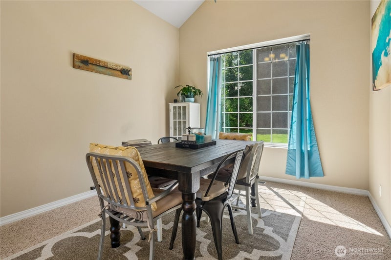 27661 Mcintosh Loop NE