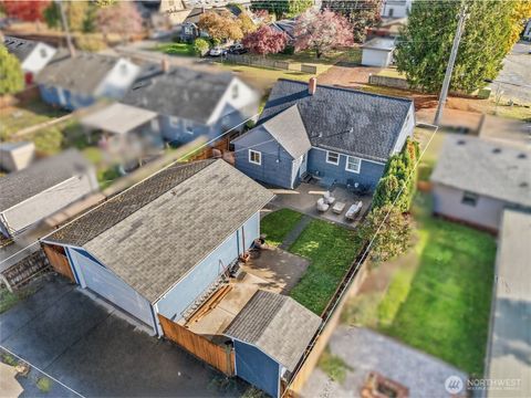 Photo of 728 5th Street SE, Puyallup, WA 98372 (MLS # 2449099)