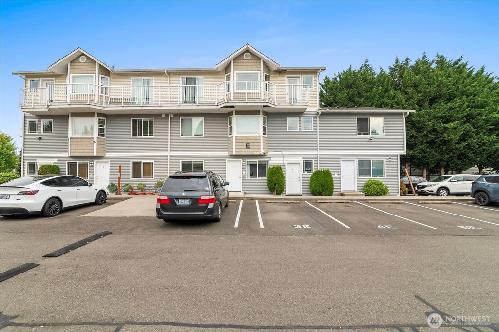 Photo of 3322 148th Street SW #E4, Lynnwood, WA 98087 (MLS # 2414673)