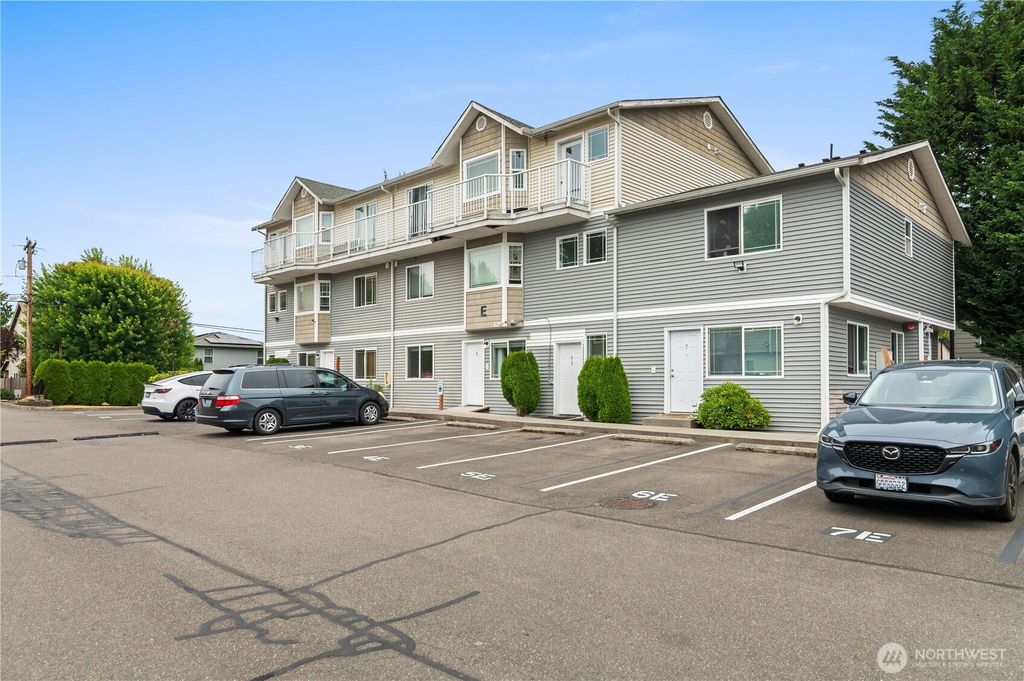 Photo of 3322 148th Street SW #E4, Lynnwood, WA 98087 (MLS # 2414673)