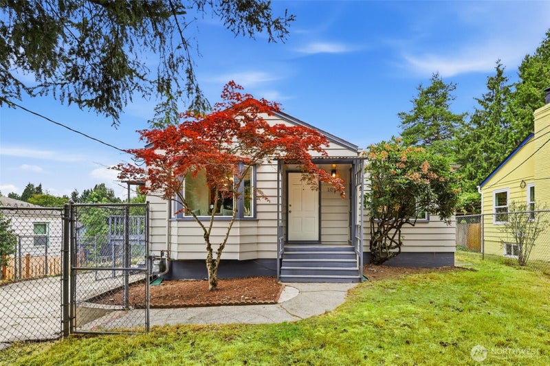 10713 15th Avenue NE
