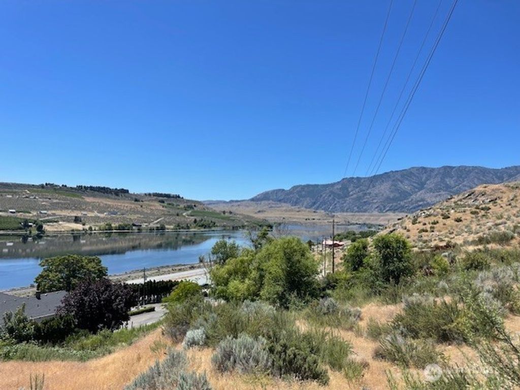 Photo of 31 Osprey Nest Road, Pateros, WA 98846 (MLS # 2479951)