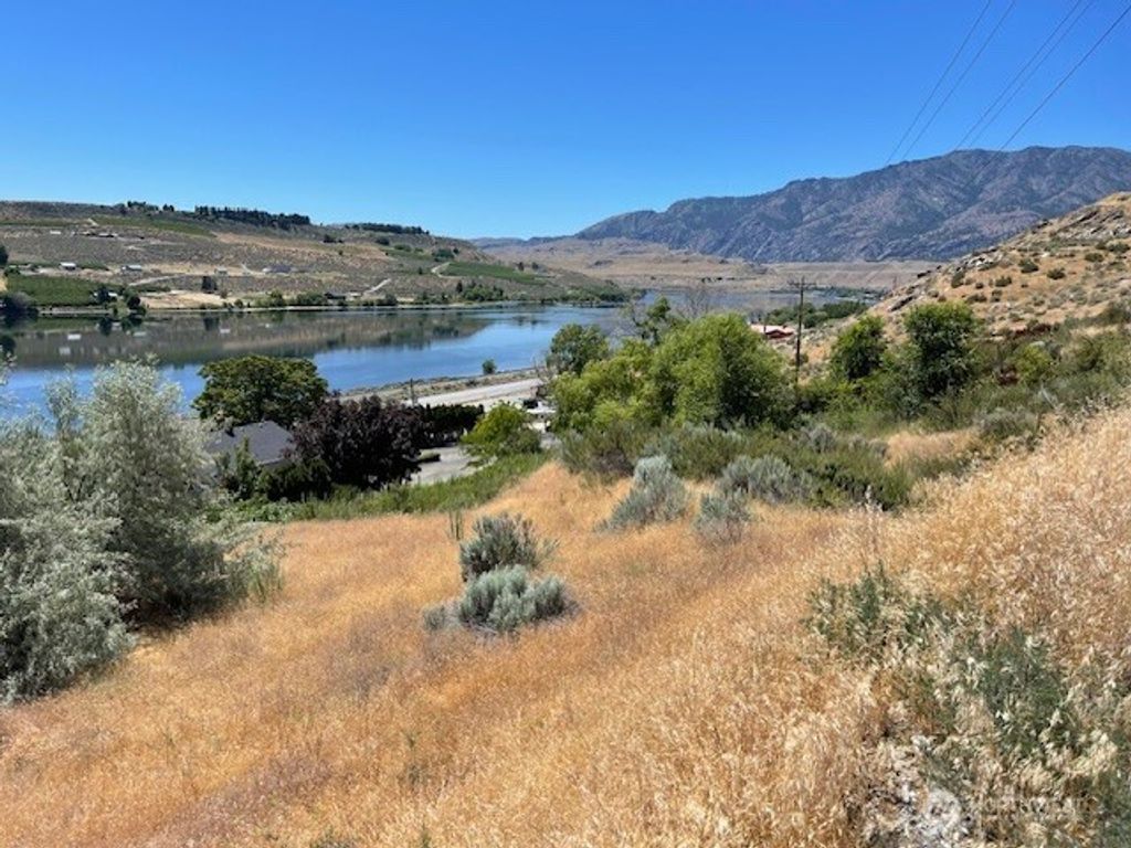 Photo of 31 Osprey Nest Road, Pateros, WA 98846 (MLS # 2479951)