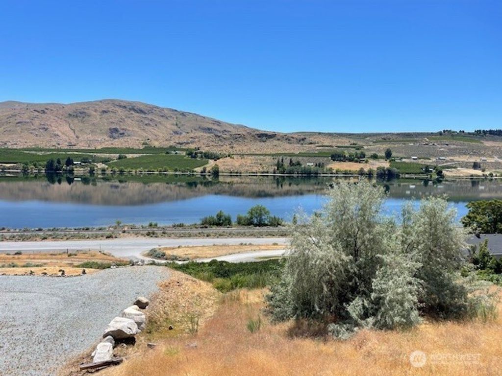Photo of 31 Osprey Nest Road, Pateros, WA 98846 (MLS # 2479951)