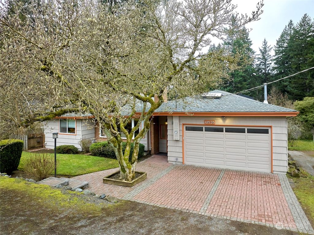 Photo of 12535 14th Avenue NE, Seattle, WA 98125 (MLS # 2203987)