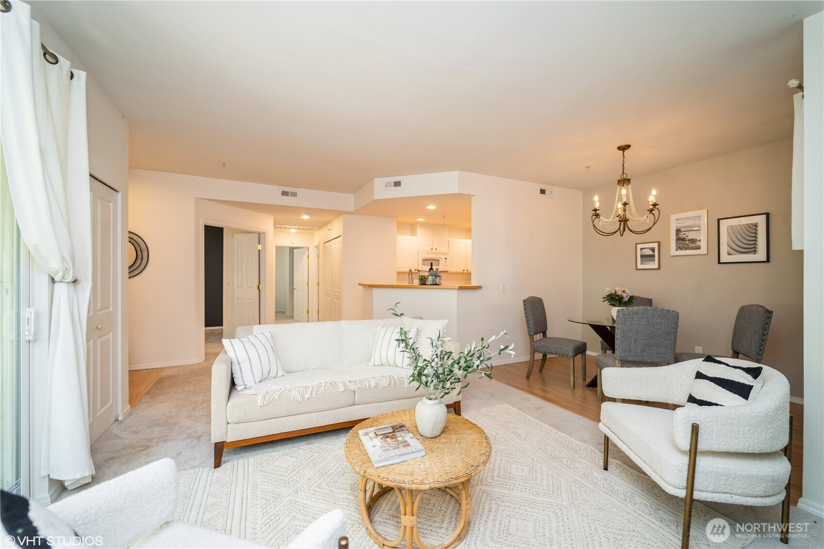 Issaquah, Washington 98029, United States, 2 Bedrooms Bedrooms, ,2 BathroomsBathrooms,Residential,Active,207353