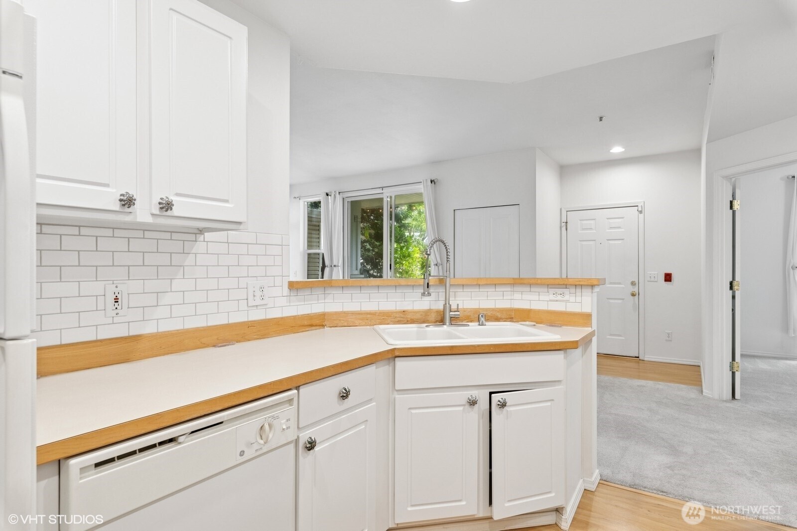 Issaquah, Washington 98029, United States, 2 Bedrooms Bedrooms, ,2 BathroomsBathrooms,Residential,Active,207353