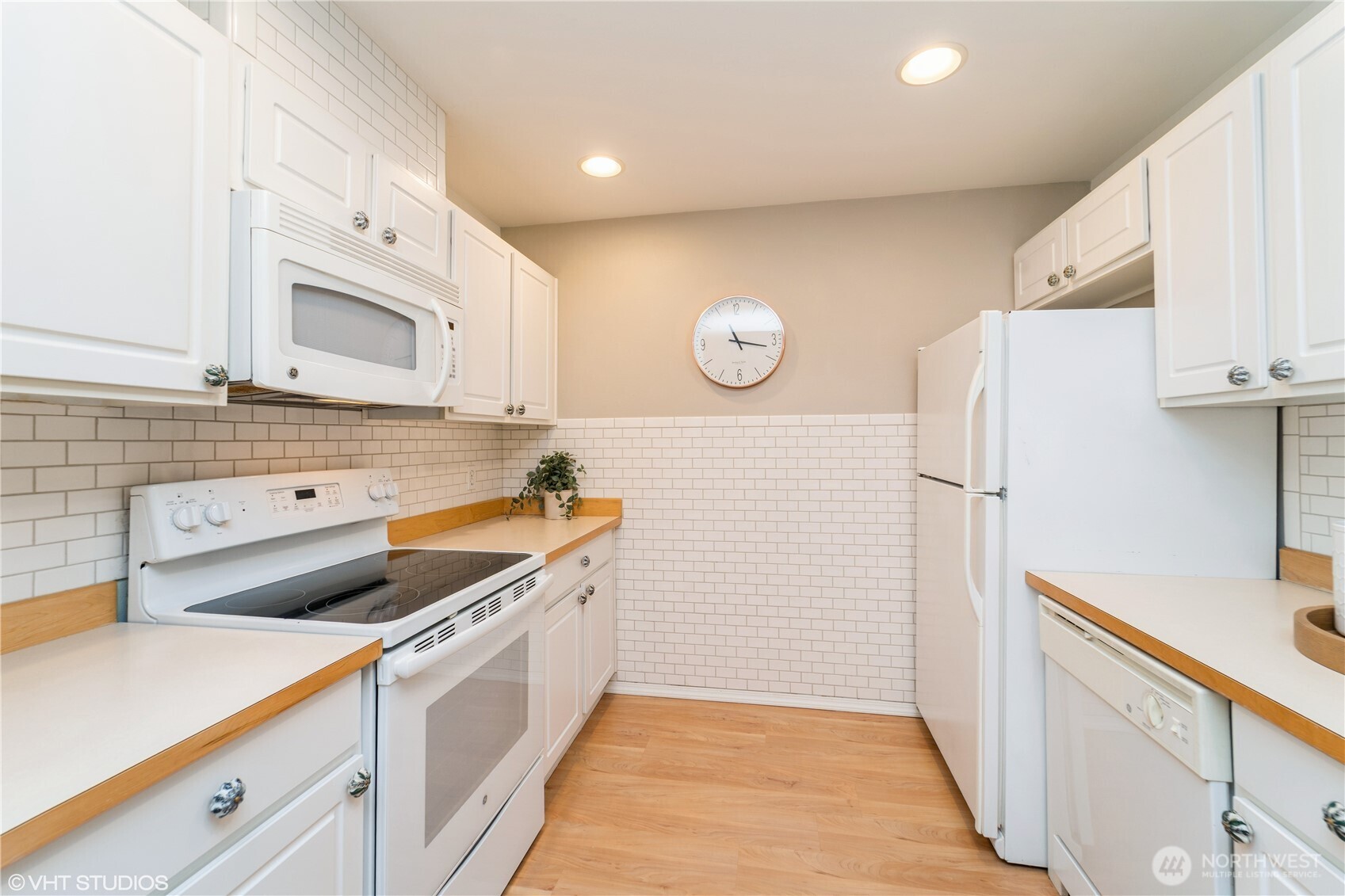 Issaquah, Washington 98029, United States, 2 Bedrooms Bedrooms, ,2 BathroomsBathrooms,Residential,Active,207353