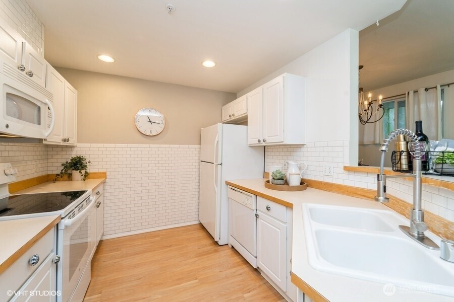 Issaquah, Washington 98029, United States, 2 Bedrooms Bedrooms, ,2 BathroomsBathrooms,Residential,Active,207353