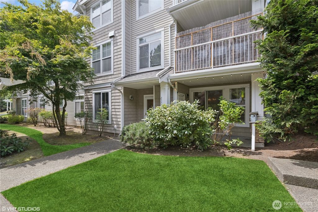 Photo of 23757 SE 52nd Lane #13-1, Issaquah, WA 98029 (MLS # 2431268)