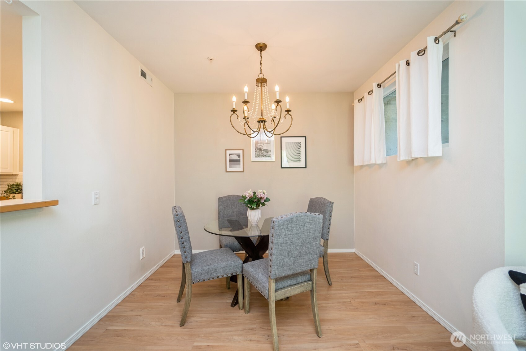 Issaquah, Washington 98029, United States, 2 Bedrooms Bedrooms, ,2 BathroomsBathrooms,Residential,Active,207353