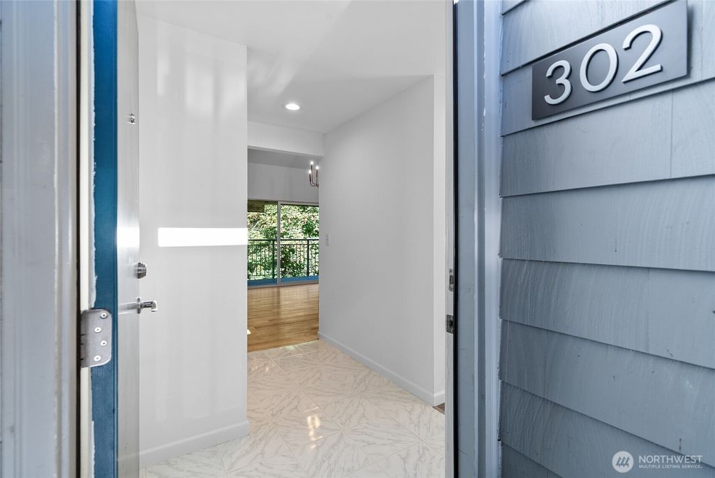 Photo of 12719 NE 116th Street #E302, Kirkland, WA 98034 (MLS # 2440851)