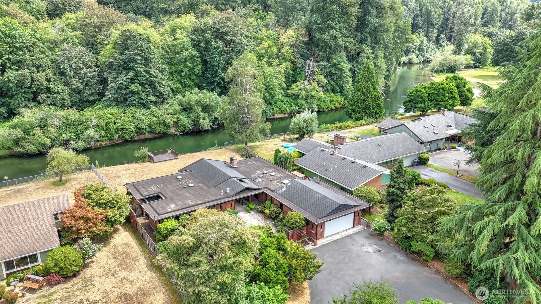 16 Riverview Drive NE